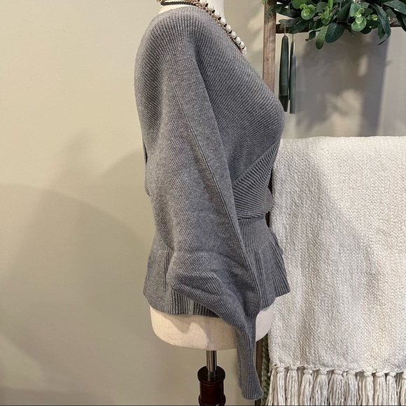 🦭 Fashion Nova V Neck Surplice Sweater - Picture 9 of 16